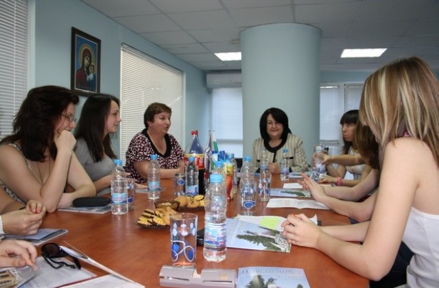 Ученици представиха свои идеи за развитието на туризма пред депутата от ГЕРБ Юлиана Колева
