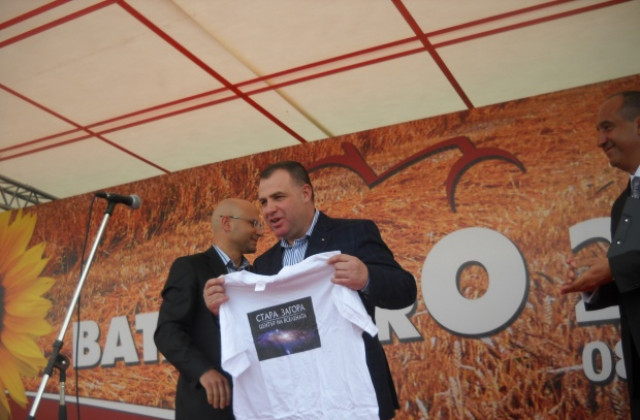 Министър Найденов: Защитаваме здравето и традиционната българска марка