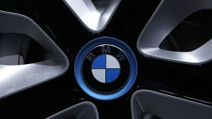 Удоволствието от виртуална надпревара с модели на BMW