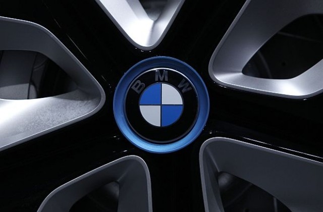 Удоволствието от виртуална надпревара с модели на BMW