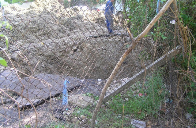 Няколко квартала повече от 24 часа са на сухо, пускат водата по обяд