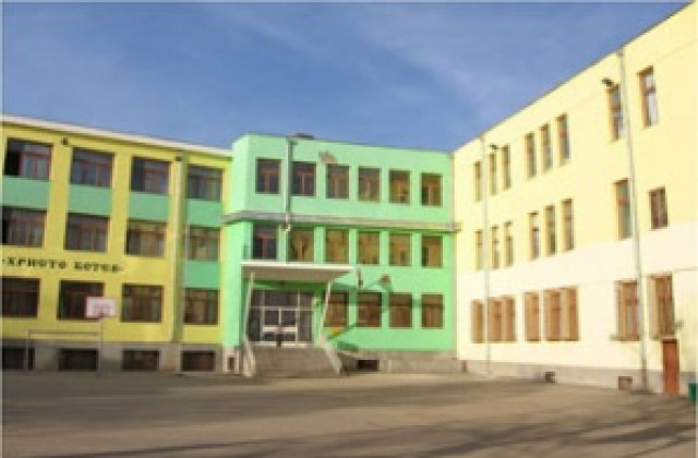 Училище Христо Ботев отбелязва 9 май с редица прояви