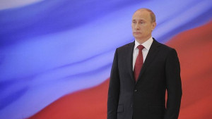 Путин се връща на президентския пост послаб отколкото когато го