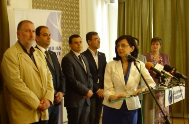 Кунева прави партия през септември