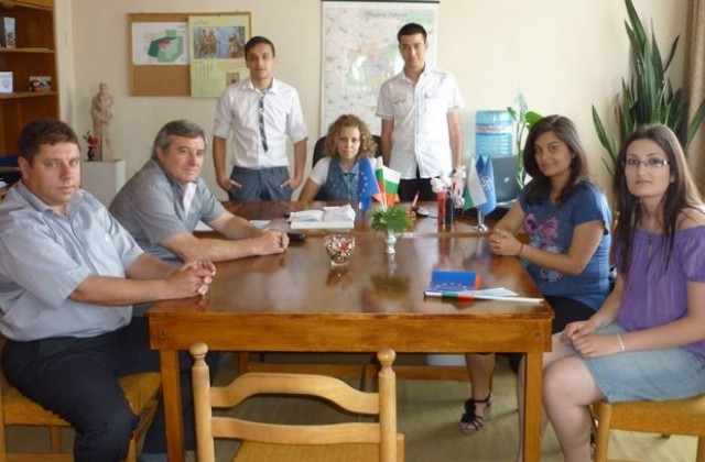 Младежкият клуб в Левски се включи в управлението на общината