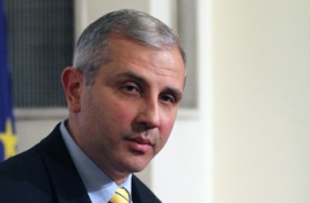 В комисията по хазарта си раздали близо 400 000 лв. бонуси през 2011-а