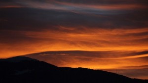 Слънчеви пламъци се носят към Земята