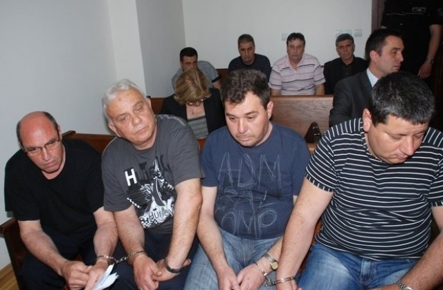Оставиха митничарите под ключ