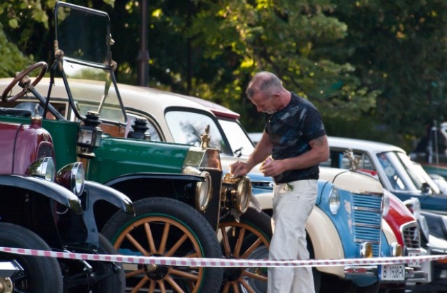 Ретро коли превземат „Златни Пясъци през уикенда