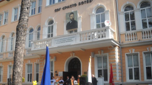 ВКръстев СОУ Христо Ботев е съвършен еталон за учебна база