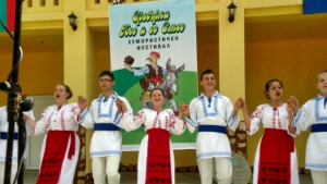 Сребърна пее и се смее напук на кризата