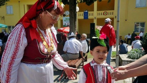 Сребърна пее и се смее напук на кризата