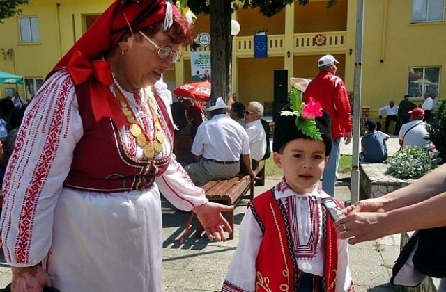 Сребърна пее и се смее напук на кризата
