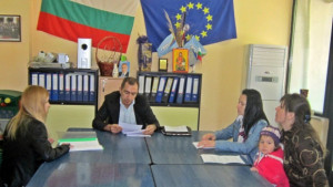 Стефан Господинов обеща на протестиращи майки среща с министър Дянков