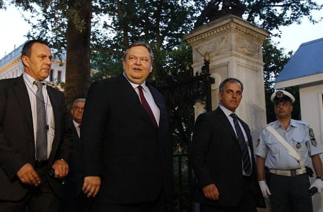 Президентът на Гърция предлага правителство от личности, които не са политици