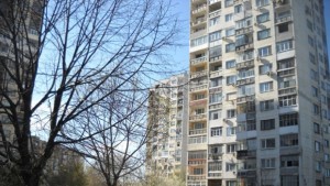 Строителството на жилищни сгради се свива още повече