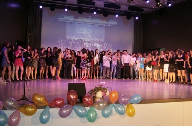 Природоматематическа гимназия изпрати своите зрелостници