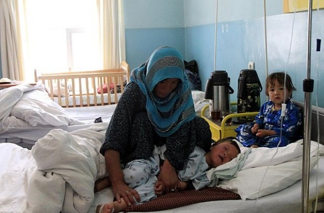 Стотици афганистански момчета са приети в болници, били са отровени
