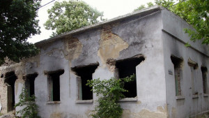 Арестуваха двама с буслечебница