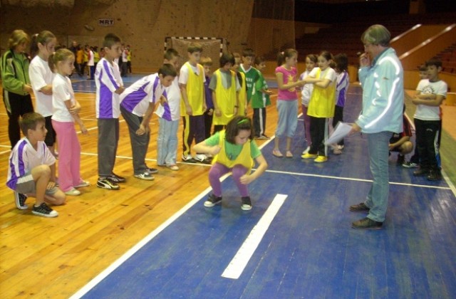 Над 60 деца участваха в Лъвски скок в памет на Апостола