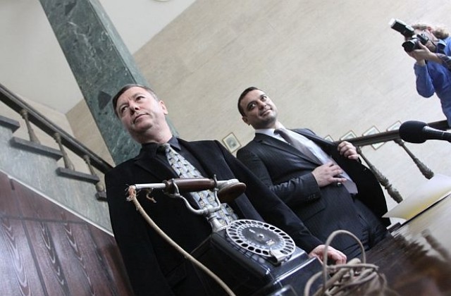 Първият телефонен апарат у нас се появява по погрешка