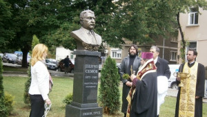 Откриха паметника на Пенчо Семов