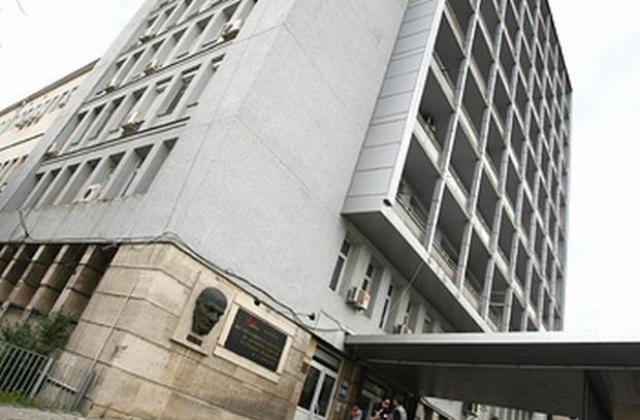 Младеж е в болница след масов бой