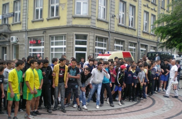 Стипендия Луй Айер учередяват в Лом