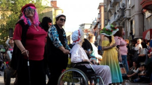 В Деня на Карнавала със съкратено работно време апелира кметът