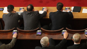 Трансфер прозорец и за политиците