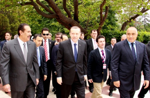 Ердоган и катарският премиер критикуват от Варна режима в Сирия