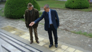 Областният управител Стефко Бурджиев инспектира ремонта на Дома на културата