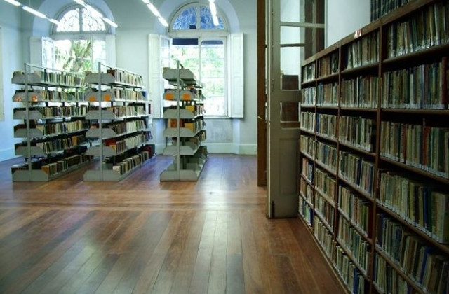 Ученици се състезават в библиотеката