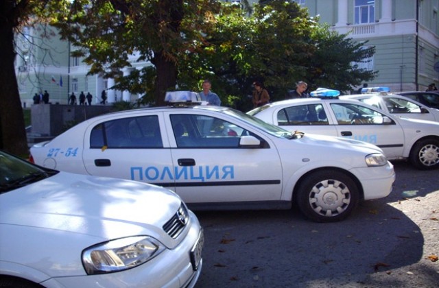 Задържаха двама мъже, обиждали полицаи и оказвали съпротива