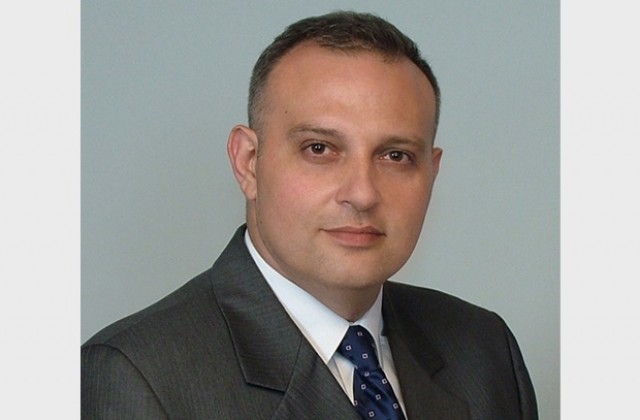 Нарязаха гумите на автомобила на съпругата на Мартин Славов