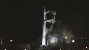 Проблем в двигателя отложи старта на първия частен космически кораб