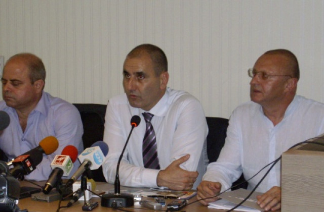 Министър Цветанов похвали общинските съветници от ГЕРБ, връчва карти на 70 нови членове на партията