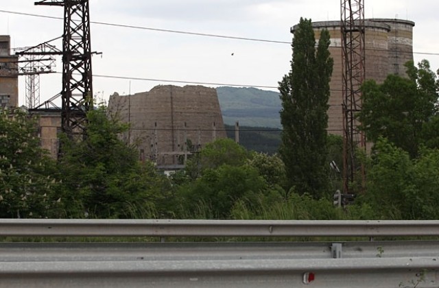 Бедствено положение в Перник, срутила се е част от кула на ТЕЦ Перник