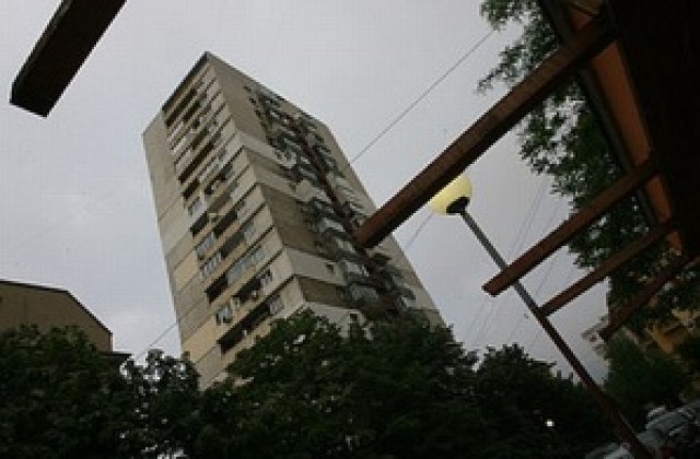 Блок в столичния квартал Борово e сериозно засегнат от трусовете