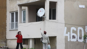 Блок 460 в квартал Надежда осъмна с щети от земетресението