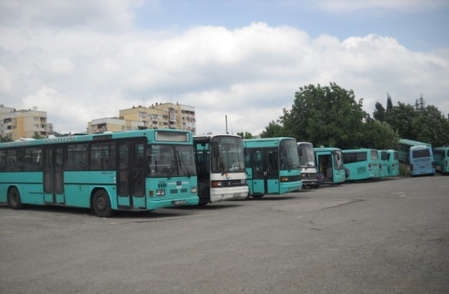 Автобуси на "Юнион-Ивкони" на паркинг в кв."Железник"