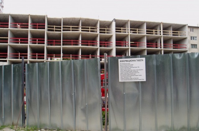 Подновиха строителството на прословутия блок 108