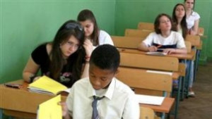 1053 зрелостници полагат втора матура в Tърговищка област