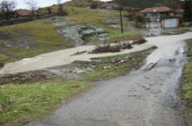 Градушка и дъжд в Сливенско нанесоха сериозни поражения на селскостопанската продукция и на сгради