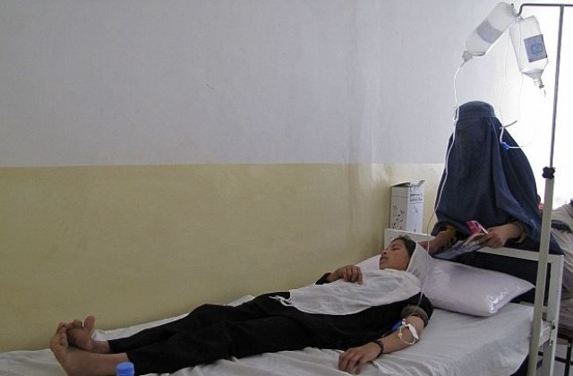 130 ученички и 3 учителки се отровиха от изтичане на газ в училище в Афганистан