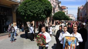 С песни и духова музика пловдивските ученици преминаха на шествие