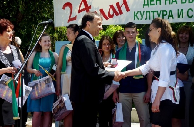 В Нова Загора отбелязаха Деня на българската просвета и култура и на славянската писменост