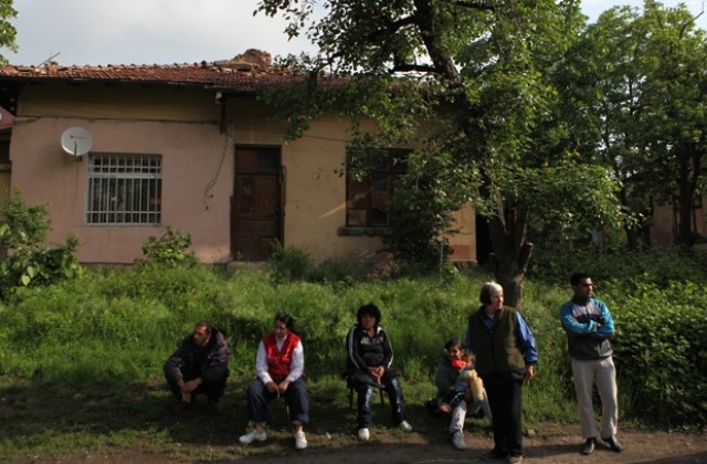 Събарят 50 сгради след земетресението