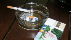 Провериха 14 обществени заведения за тютюнопушене