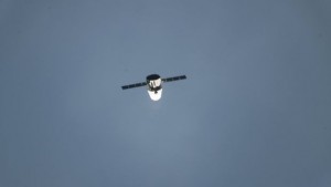 Първият пилотиран полет на частния кораб Дракон може да се